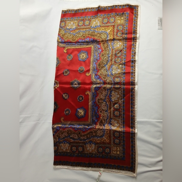 Red and Gold Patterned Scarf‎ - Picture 2 of 12